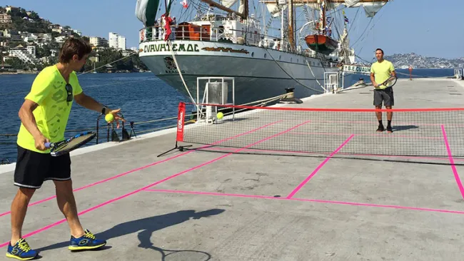 Ferrer y Santi, en el partido frente al buque Cuauhtémoc