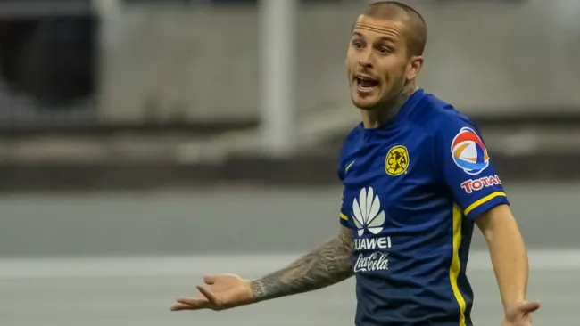 Benedetto reclama una acción en juego de América