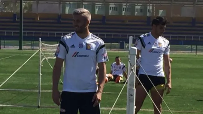 Gignac muestra su nuevo corte en una práctica