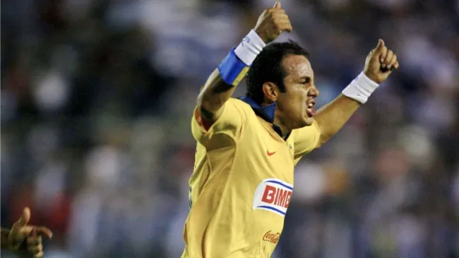 Cuauhtémoc Blanco festeja gol con América