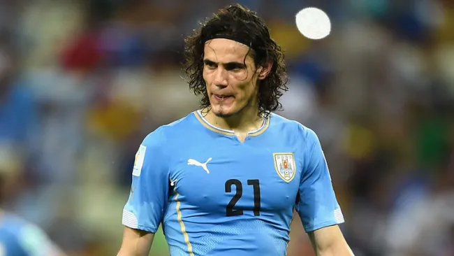 Cavani, durante un juego de Uruguay