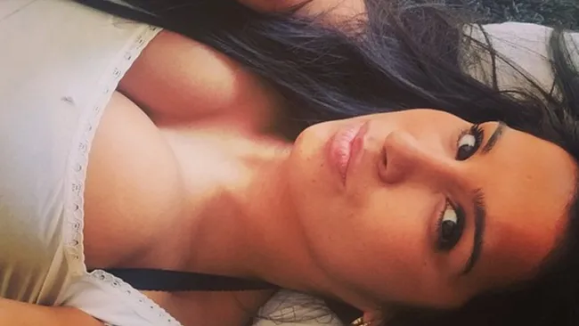 Hermana de Vidal posa en sexy selfie