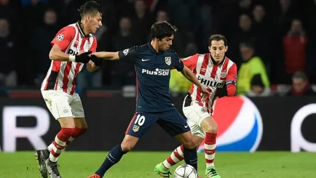 Moreno y Guardado buscan el esférico