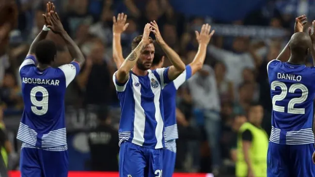 Layún aplaude el apoyo de su afición