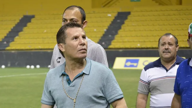 Julio César Chávez en el entrenamiento de Dorados