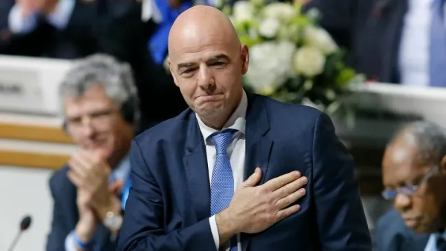 Gianni Infantino durante la elección