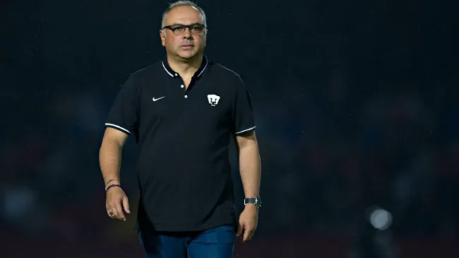 Memo Vázquez en el duelo contra Veracruz