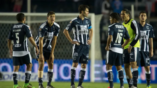 Basanta junto a sus compañeros en el Estadio Azul 