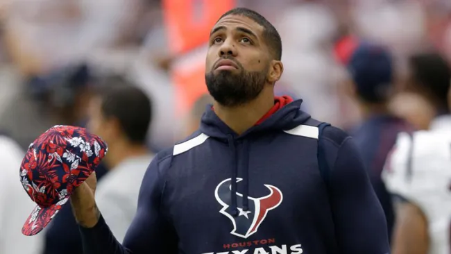 Arian Foster observa un partido con los Texanos