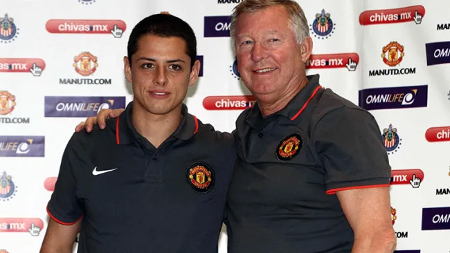 Chicharito junto a Ferguson en su campaña debut en Europa