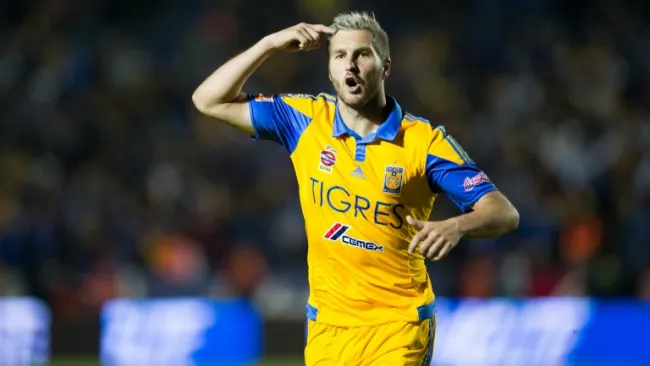 Gignac festeja un gol con Tigres