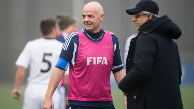 Infantino durante un partido amistoso con 'leyendas'