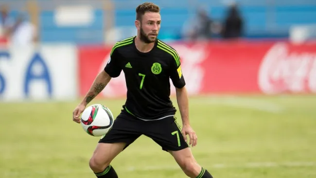 Miguel Layún en un partido con la Selección mexicana