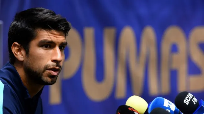 Eduardo Herrera habla para los medios de comunicación