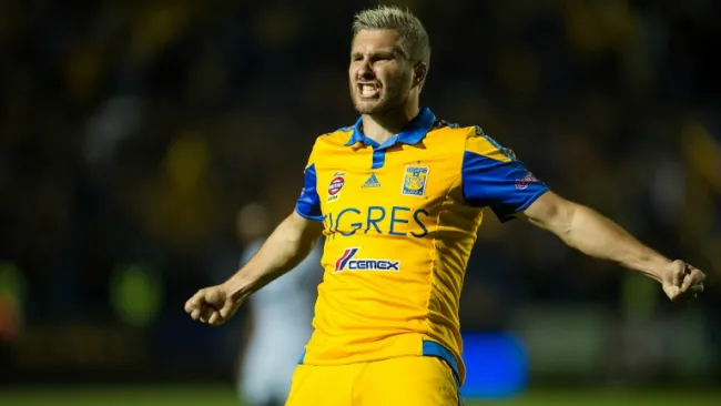 Gignac festeja un gol con Tigres