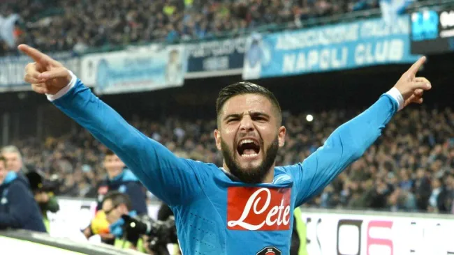 Insigne celebra un gol en un partido del Nápoles