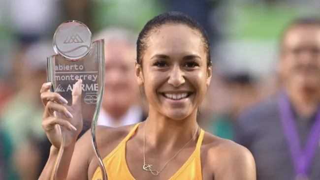 HeathHeather Watson con su trofeo del Abierto de Monterrey