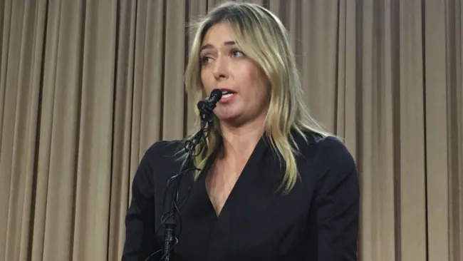 Sharapova explica la situación a los medios