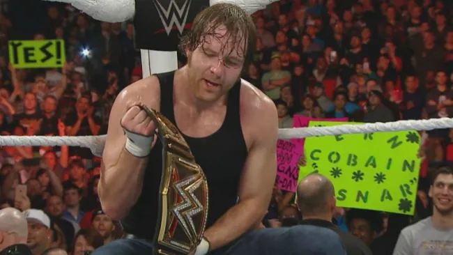 Dean Ambrose con el cinturón en Raw