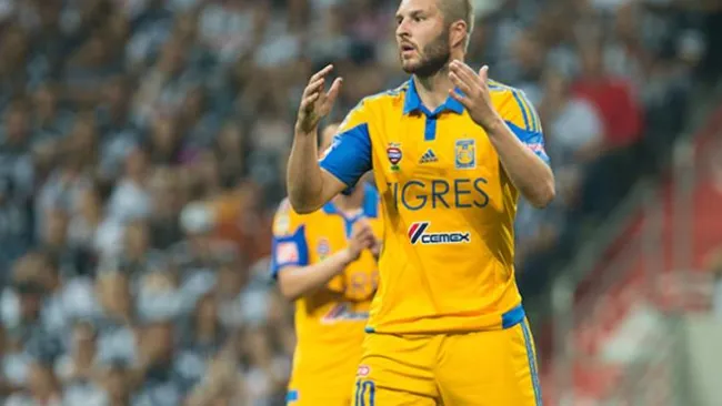 Gignac durante el partido Monterrey vs Tigres del Clausura 2016