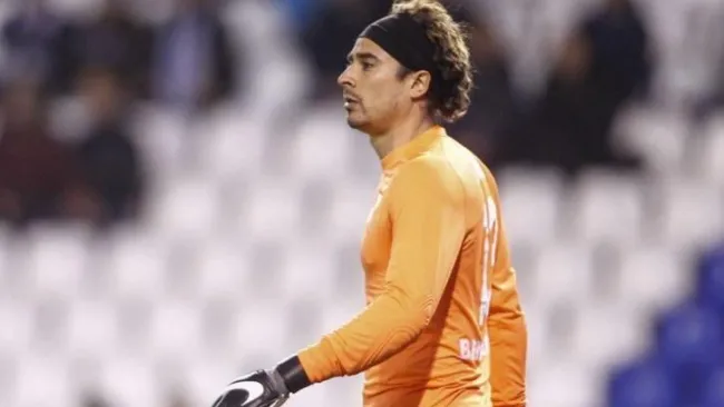 Ochoa en un juego con el Málaga
