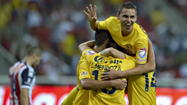 Paul Aguilar festeja goleada a Chivas