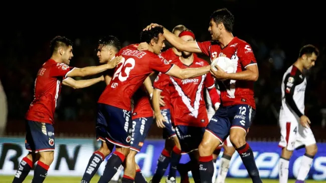 Jugadores de Veracruz festejan un gol