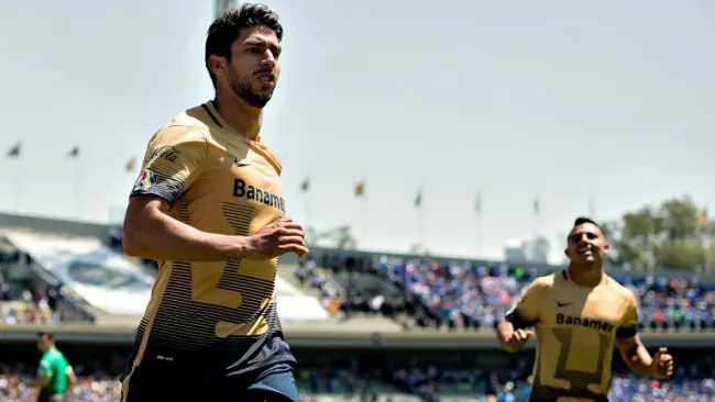 Eduardo Herrera festeja un gol en CU