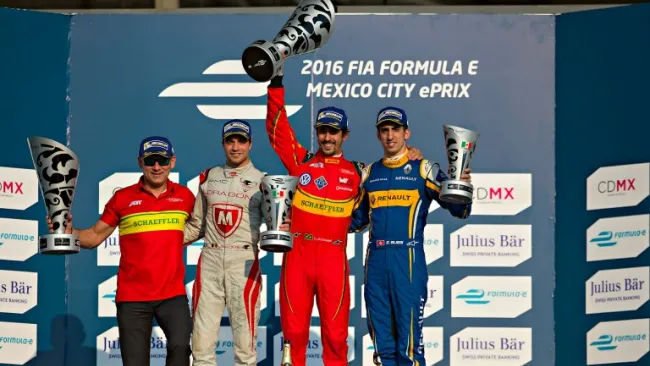  Lucas di Grassi, festejando su triunfo en el ePrix