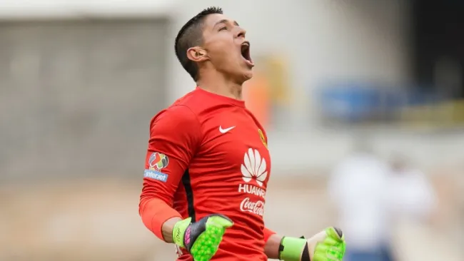 Hugo González festeja un gol de América