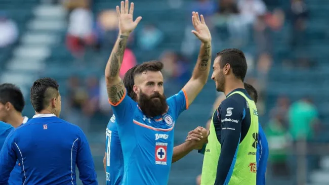 Crosas saluda a la afición celeste