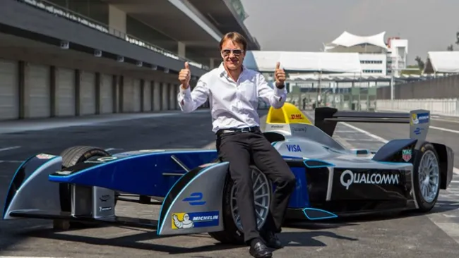 Adrián Fernández posa para la lente de RÉCORD en el AHR, previo al ePrix