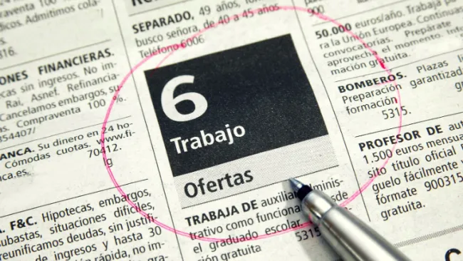 Un anuncio clasificado donde se ofrece trabajo
