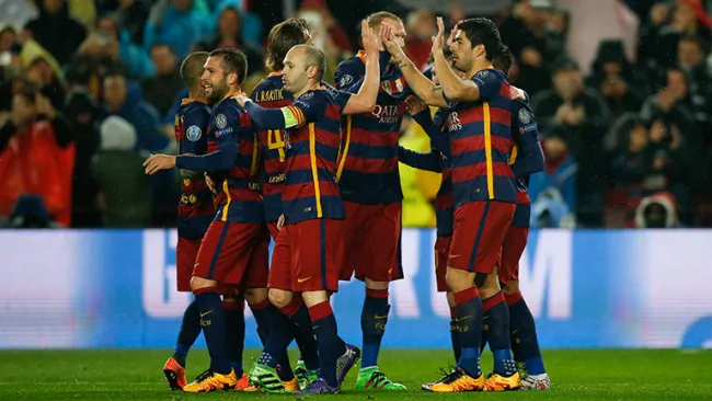 Los jugadores del Barça celebran tras el gol que abrió el marcador contra Arsenal