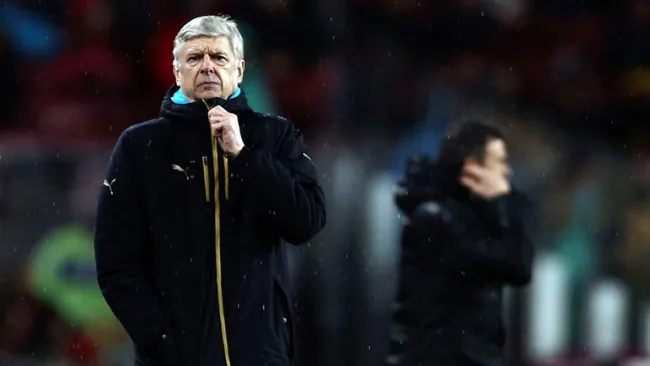 Wenger, durante el partido contra Barcelona en el Camp Nou