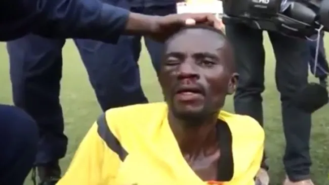 El árbitro fue golpeado por aficionados en la Liga del futbol de Congo