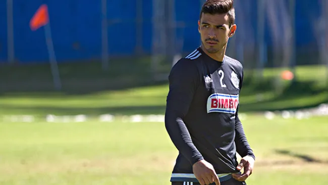 Oswaldo Alanís en una práctica de Chivas