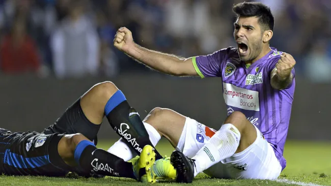 Silvio Romero festeja uno de los dos tantos del encuentro