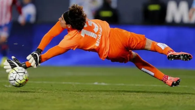 Memo Ochoa, durante un encuentro del Málaga