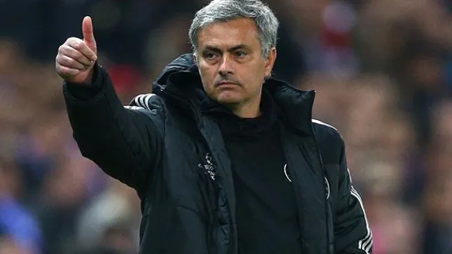 Mourinho, en partido con el Chelsea