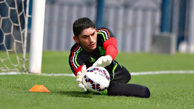 Chuy Corona, en un entrenamiento con la Selección Mexicana