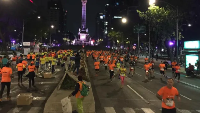 Corredores durante el medio maratón Rock 'n' Roll
