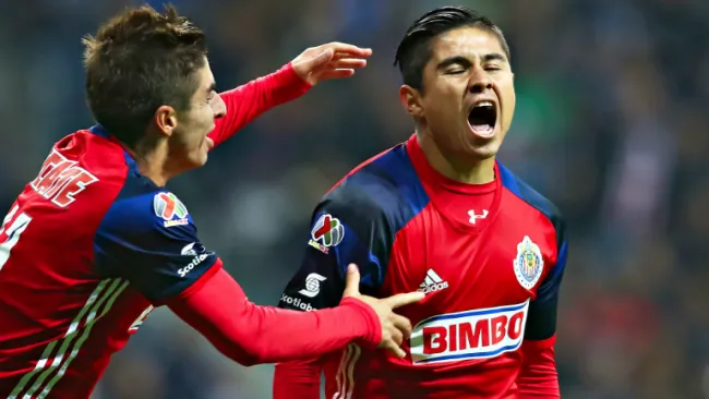 La Chofis López festeja uno de sus dos goles contra Rayados