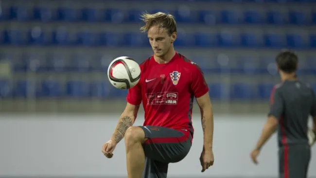 Rakitic en una práctica de Croacia