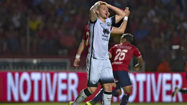Darío Benedetto se lamenta en partido contra Veracruz