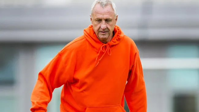 Cruyff durante un partido benéfico