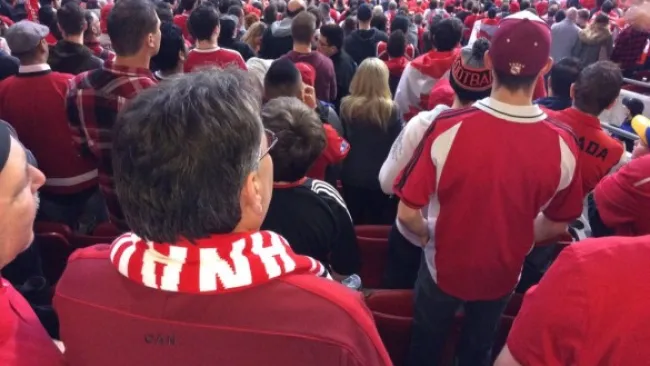 Afición canadiense en el partido contra México