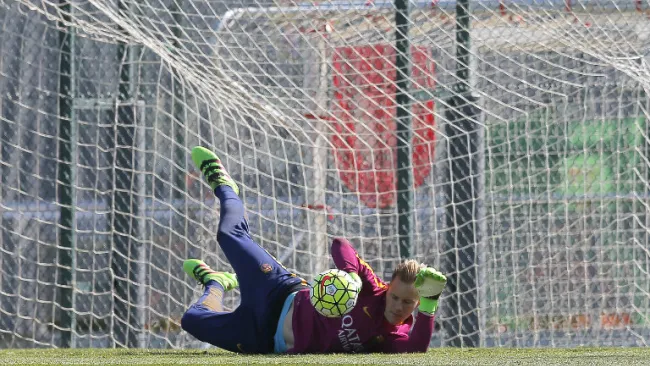 Ter Stegen durante un entrenamiento del FC Barcelona