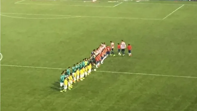 León y Chivas antes de iniciar el partido