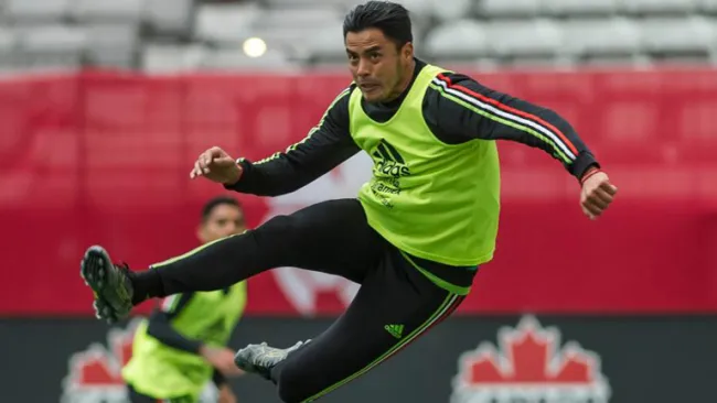 Talavera 'vuela' en un entrenamiento con el Tri
